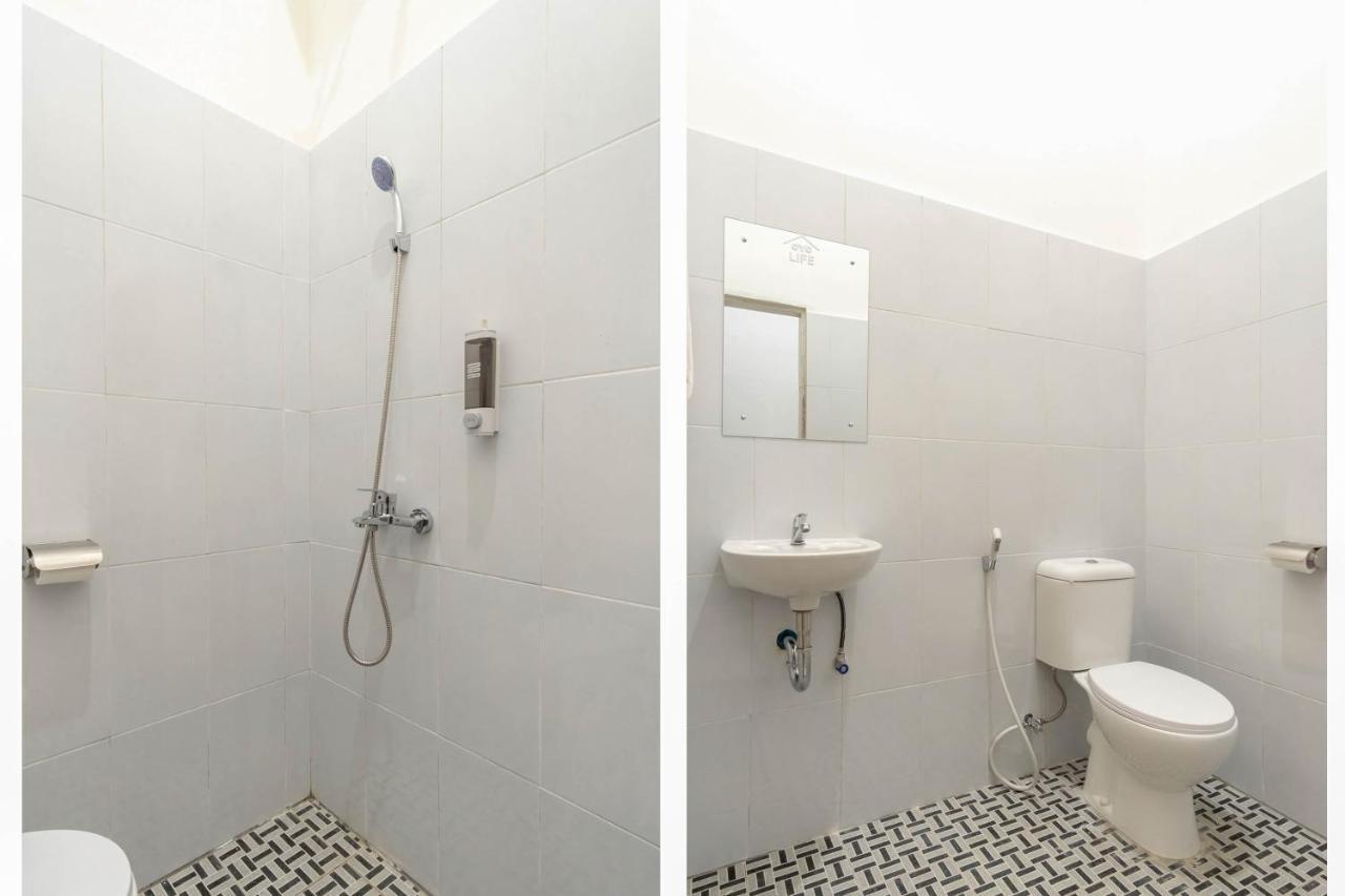 Oyo Living 2843 Raz House Syariah Hotell Medan Exteriör bild