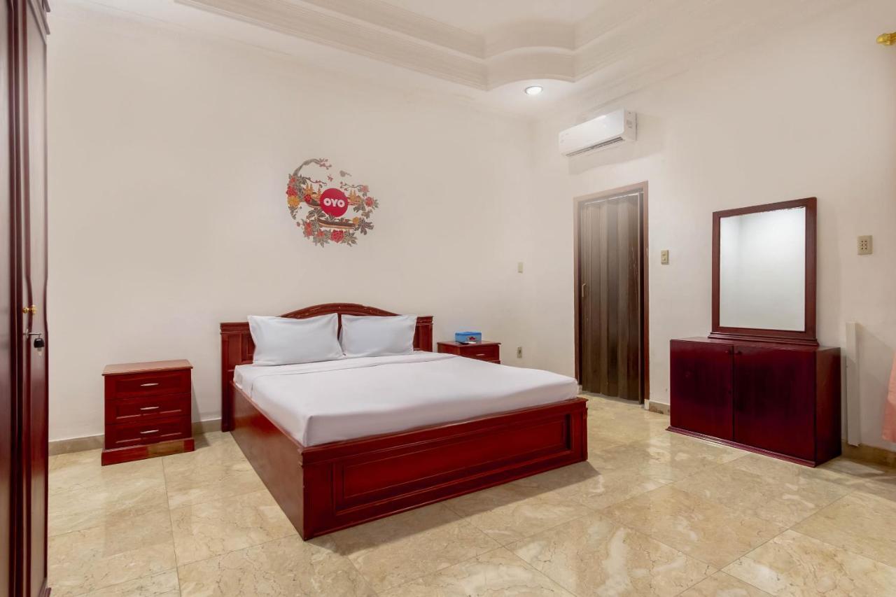 Oyo Living 2843 Raz House Syariah Hotell Medan Exteriör bild